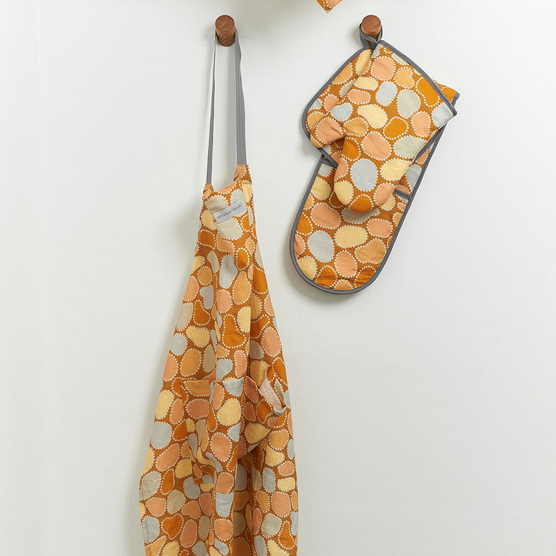 Annabel Trends - Linen Apron -  Heart Shaped Rock
