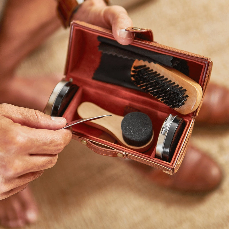 Annabel Trends - Gentlemans Shoe Shine Kit