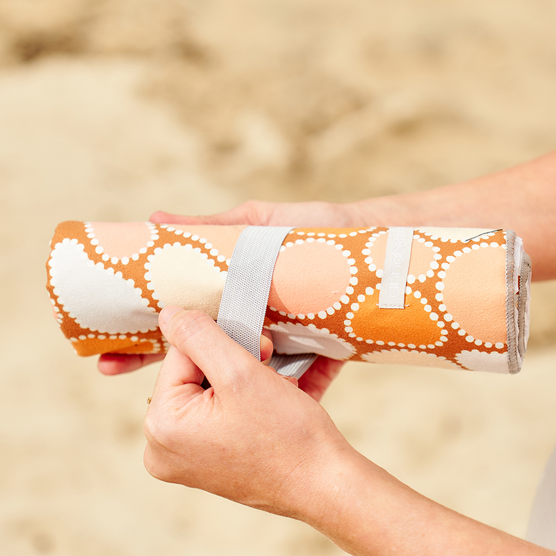 Annabel Trends - Sand Free Towel - Heart Shaped Rock