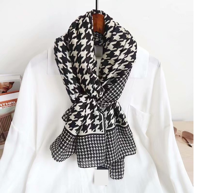 Taylor Hill - Scarf - Black Houndstooth